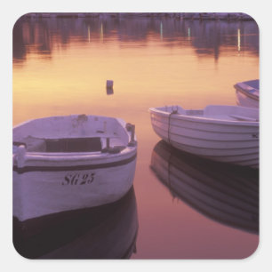 Sonnenaufgang über dem Hafen von Stari Grad mit Fi Quadratischer Aufkleber
