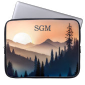 Sonnenaufgang über dem Mongramm der Berge Laptopschutzhülle (Vorderseite)