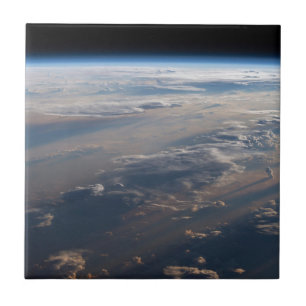 Sonnenaufgang über dem philippinischen Meer mit la Fliese