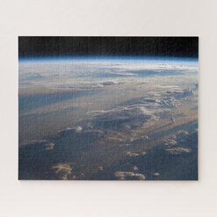 Sonnenaufgang über dem philippinischen Meer mit la Puzzle