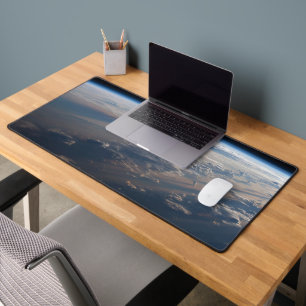 Sonnenaufgang über dem philippinischen Meer mit la Schreibtischunterlage