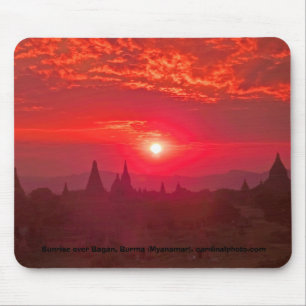 Sonnenaufgang über dem schlichten der Tempel in Mousepad