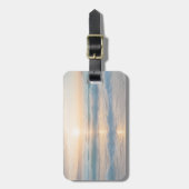 Sonnenaufgang über dem Strand Gepäckanhänger (Vorderseite vertikal)