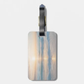 Sonnenaufgang über dem Strand Gepäckanhänger (Rückseite vertikal)