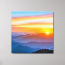 Sonnenaufgang über den Bergen