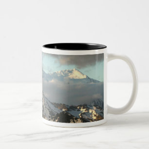 Sonnenaufgang über den Bergketten im Süden 2 Zweifarbige Tasse