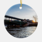 Sonnenaufgang über die Brücke Bir-Hakeim im Winter Keramik Ornament (Vorne)