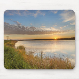 Sonnenaufgang über Feuchtgebiete im Arrowwood Nati Mousepad