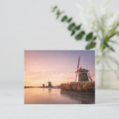 Sonnenaufgang über gefrorenem Fluss mit Windmühlen Postkarte (Stehend Vorderseite)
