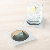 Sonnenaufgang über Gipfeln: Eine ruhige Bergwelt Glasuntersetzer (Schrägansicht)