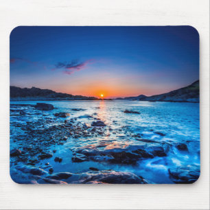 Sonnenaufgang über Horizont an der Küste an der Mousepad