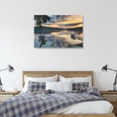 Sonnenaufgang über Seenlandschaft Fotografisch Leinwanddruck (Insitu (Schlafzimmer))