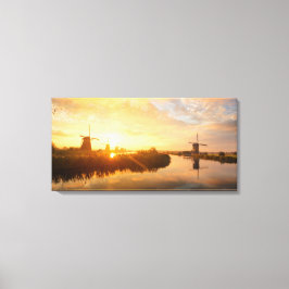 Sonnenaufgang über Windmühlen und einem Fluss in H Leinwanddruck