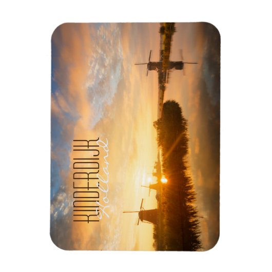 Sonnenaufgang über Windmühlen und einem Fluss in H Magnet (Vertikal)