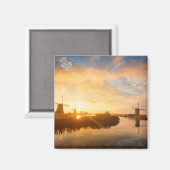 Sonnenaufgang über Windmühlen und einem Fluss in H Magnet (Vorderseite/Rückseite)