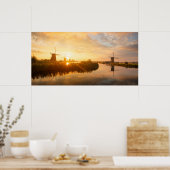Sonnenaufgang über Windmühlen und einem Fluss in H Poster (Küche)
