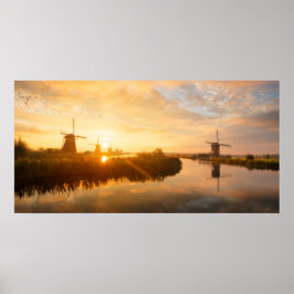 Sonnenaufgang über Windmühlen und einem Fluss in H Poster