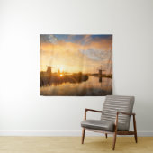 Sonnenaufgang über Windmühlen und einem Fluss in H Wandteppich (Beispiel (Horizontal))