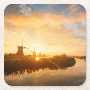 Sonnenaufgang über Windmühlen und einem Fluss in Rechteckiger Pappuntersetzer