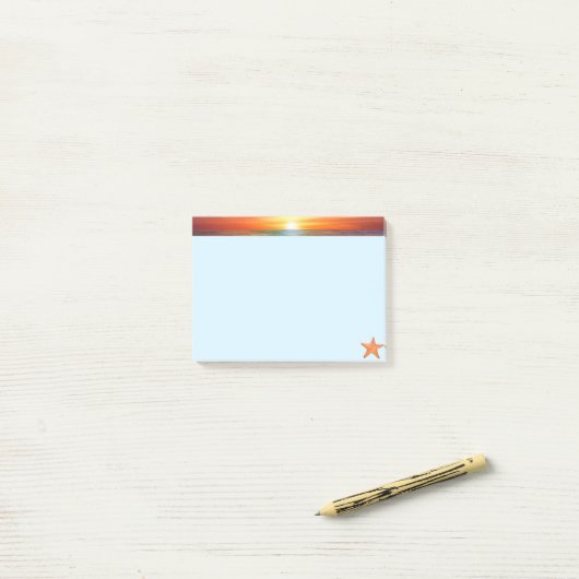 Sonnenaufgang und Meerestern auf hellblau Post-it Klebezettel (Auf Schreibtisch)