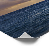 Sonnenaufgang und Wolken über dem Meer Poster (Ecke)