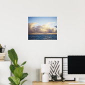 Sonnenaufgang und Wolken über dem Meer Poster (Heimbüro)