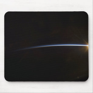 Sonnenaufgang, wie im Raum angesehen Mousepad