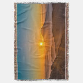 Sonnenaufgang zwischen den Hügeln Decke (Vorderseite Vertikal)