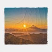 Sonnenaufgang zwischen den Hügeln Fleecedecke (Vorderseite (Horizontal))