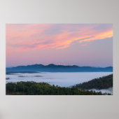 Sonnenaufgangsnebel im Tal Triglav, Slowenien Poster (Vorne)