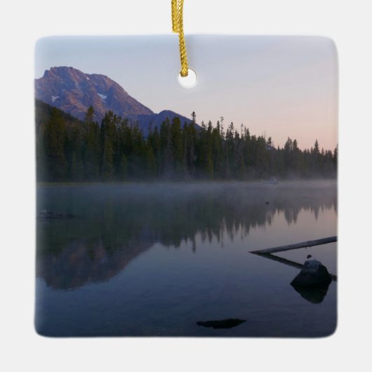 Sonnenaufgangsreflexion am String Lake II Keramikornament (Vorderseite)