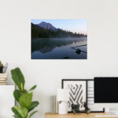 Sonnenaufgangsreflexion am String Lake II Poster (Heimbüro)