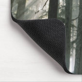 Sonnenbäume, die durch Bäume strömen, Mount Rainie Mousepad (Ecke)