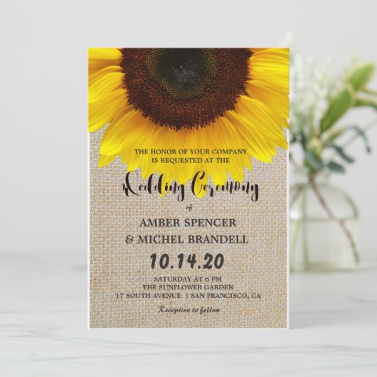 Sonnenblume auf Burlap Rustic Country Wedites Einladung (Stehend Vorderseite)