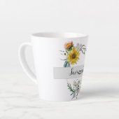 Sonnenblume Daisy Painted Floral Monogram Name Milchtasse (Linke Ecke)