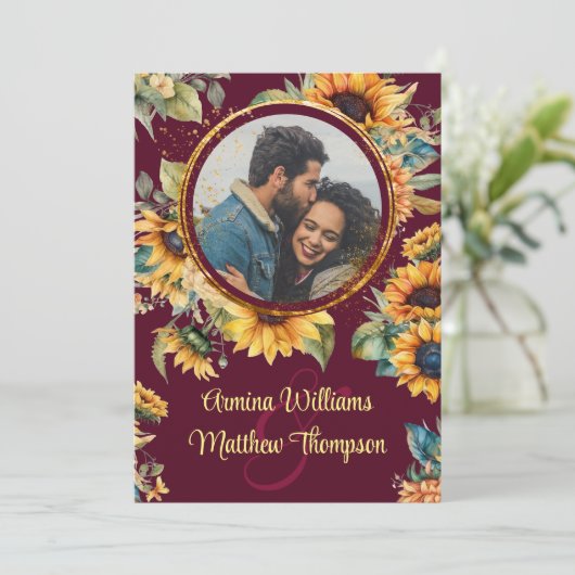 Sonnenblume Hochzeit Burgundy Alles in einem Foto Einladung (Stehend Vorderseite)