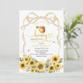 Sonnenblume Niedlich Bow Bee Bride to Bee Bridal Einladung (Stehend Vorderseite)