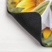 Sonnenblume niest in ein Taschentuch Mousepad (Ecke)