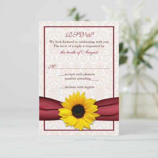Sonnenblume Red Ribbon Damask Wedding RSVP Card (Stehend Vorderseite)