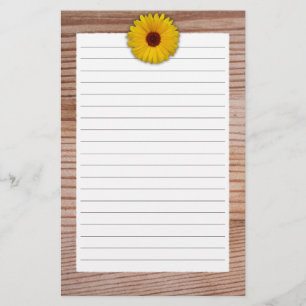 Sonnenblume-Ringelblume auf rustikalen hölzernen Briefpapier