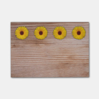 Sonnenblume-Ringelblume auf rustikalen hölzernen Post-it Klebezettel