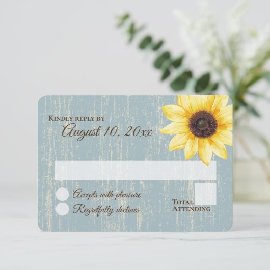 Sonnenblume Rustikale Blauer Stall Hochzeitsreakti Einladung (Stehend Vorderseite)