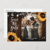 Sonnenblume Rustikales Holz Foto Save the Date Pos Ankündigungspostkarte (Vorne/Hinten)