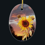 SONNENBLUME UND PINK SOMMERSONNE KERAMIK ORNAMENT<br><div class="desc">Farbiges Foto,  Sommerlandschaft mit magisch rosa lila Wolken und Sonnenblumen Künstlerische Fotografie und grafische Gestaltung von Alessandro Lumini (c). Sie können mit Ihren Initialen und Ihren eigenen Text für die Hochzeitsankündigung,  rett-the-date,  danke,  Brautparty,  Geburtstage,  Strand-Partys,  Jubiläumsduschen,  oder einfach nur über alle Veranstaltungen,  die Sie wünschen! com</div>