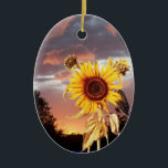 SONNENBLUME UND PINK SOMMERSONNE KERAMIK ORNAMENT<br><div class="desc">Farbiges Foto,  Sommerlandschaft mit magisch rosa lila Wolken und Sonnenblumen Künstlerische Fotografie und grafische Gestaltung von Alessandro Lumini (c). Sie können mit Ihren Initialen und Ihren eigenen Text für die Hochzeitsankündigung,  rett-the-date,  danke,  Brautparty,  Geburtstage,  Strand-Partys,  Jubiläumsduschen,  oder einfach nur über alle Veranstaltungen,  die Sie wünschen! com</div>