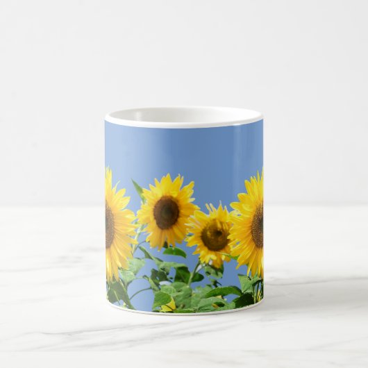 Sonnenblumen am Himmel blau Kaffeetasse (Mittel)