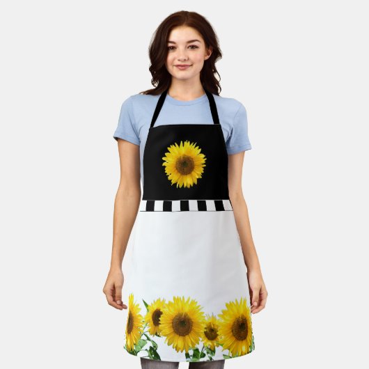 Sonnenblumen an der Schwarz-Weiß-Schürze Schürze (Getragen)
