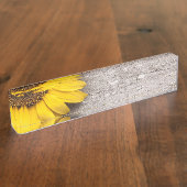 Sonnenblumen auf einem Holztisch Namensplakette (Seite)