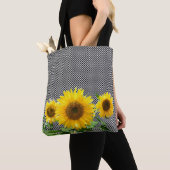 Sonnenblumen auf schwarz-weißem Schachmuster Totbe Tasche (Von Nahem)
