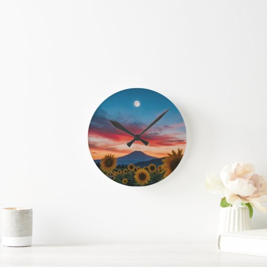 Sonnenblumen bei Dämmerung: Monsun über dem Berg Runde Wanduhr (Zuhause)